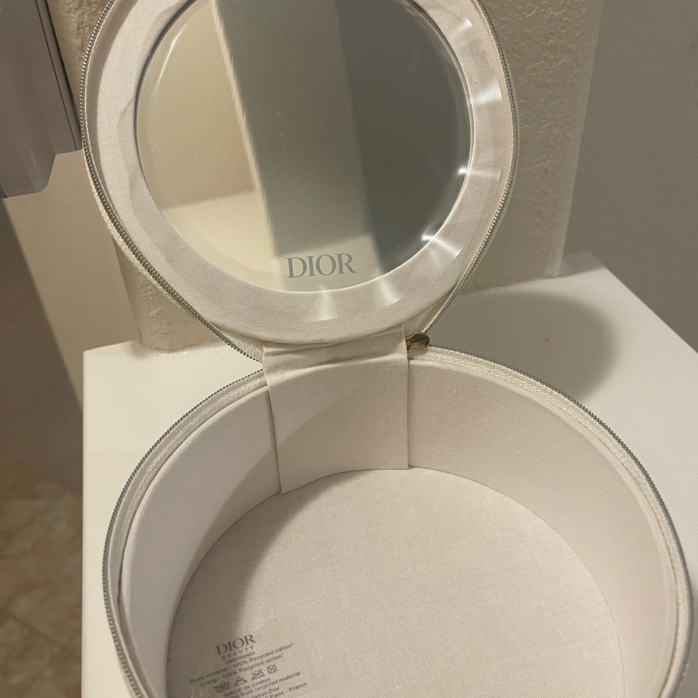 Dior Beauty Travel Case - Picture 3 of 8